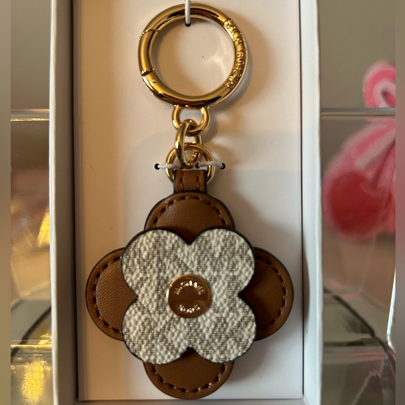 NIB! Michael Kors Brown and Cream Floral Keychain - Picture 6 of 6